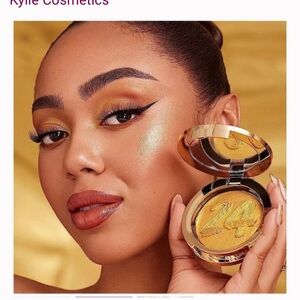 Kylie Cosmetics Good As Gold
Highlighter 24 Powder (FLAW)